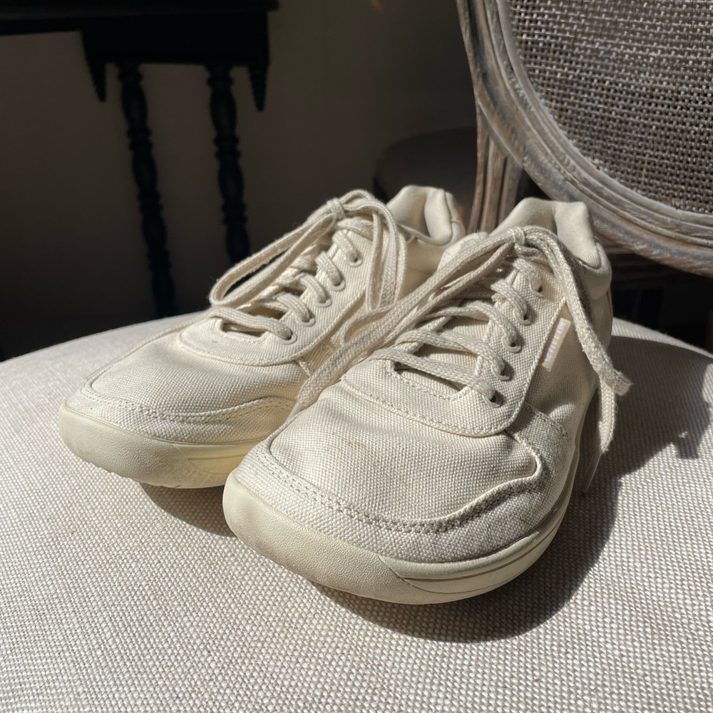 WHITIN Barefoot Shape Canvas Shoes